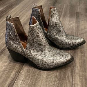 Jeffrey Campbell cromwell size 7